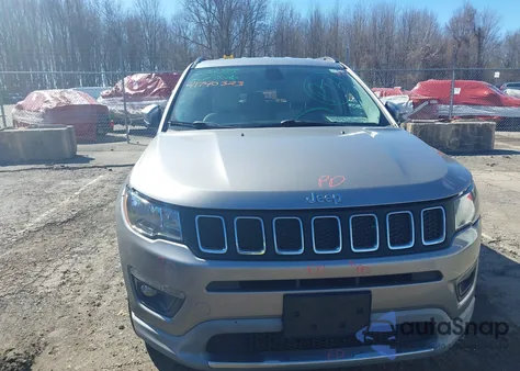 2019 Jeep Compass Latitude 4X4 z USA, uszkodzony, nr VIN 3C4NJDBB4KT786870